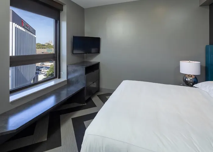 Best Hotels Near The District Sioux Falls SD