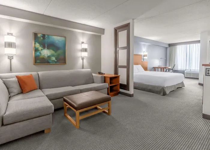 Best Charlotte Airport Hotels With Park and Fly