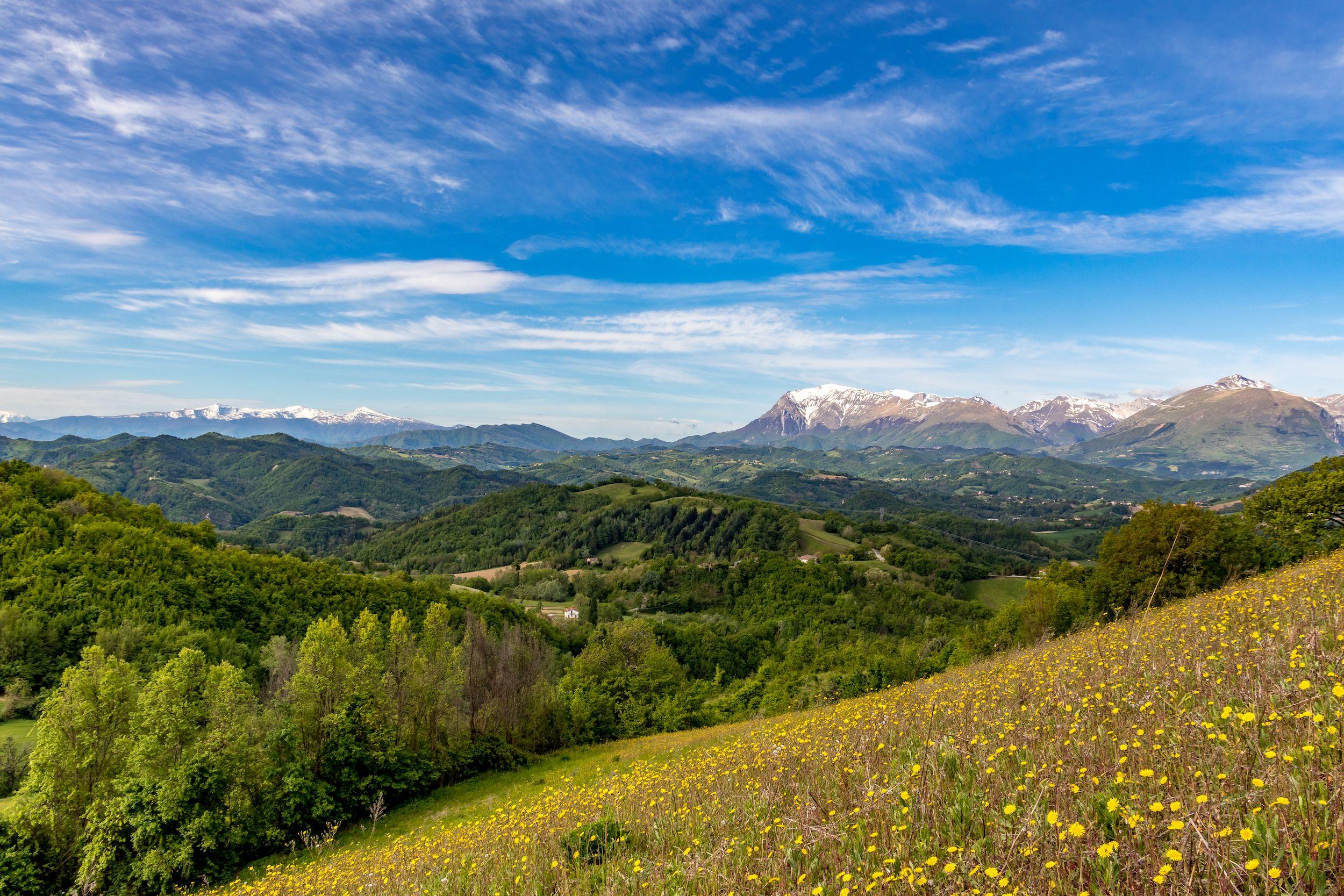 la catena dei Monti Sibillini è un paradiso incontaminato che si sviluppa lungo le province di Macerata, Fermo e Ascoli Piceno © SalliAnn